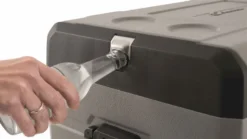 Outwell Arctic Frost 35 Compressor Koelbox - 39 Liter - Grijs 32 Outwell Arctic Frost 35 Compressor Koelbox - 39 Liter - Grijs -Buiten Kamperen 1069 1900 arctic frost 39 11