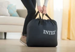 Intex Ultra Plush Luchtbed - Queensize (152 Cm) 17 Intex Ultra Plush Luchtbed - Queensize (152 Cm) -Buiten Kamperen 1320 1900 64428 inuse1 2020 300