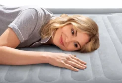 Intex Comfort Plush Luchtbed - Queensize (152 Cm) 19 Intex Comfort Plush Luchtbed - Queensize (152 Cm) -Buiten Kamperen 1320 1900 67770 inuse1 2022 300