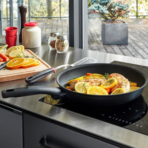 Tefal Titanium Fusion Koekenpan - Ø 21 Cm 8 Tefal Titanium Fusion Koekenpan - Ø 21 Cm - Afbeelding 6